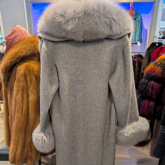 Elegant Gray Cashmere Fox Fur-Trimmed Women's Coat - Picture 2 of 2